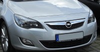 1280px-Opel_Astra_J_front_20100402.jpg