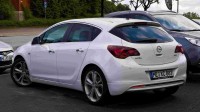 Opel_Astra_1.7_CDTI_White_Edition_(J)_–_Heckansicht,_23._Mai_2013,_Heiligenhaus.jpg